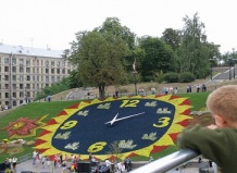 У Києві запрацював найбільший в світі квітковий годинник