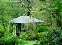Беседки-пагоды непременный атрибут Японского сада