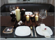Романтический ужин с орхидеей в интерьере